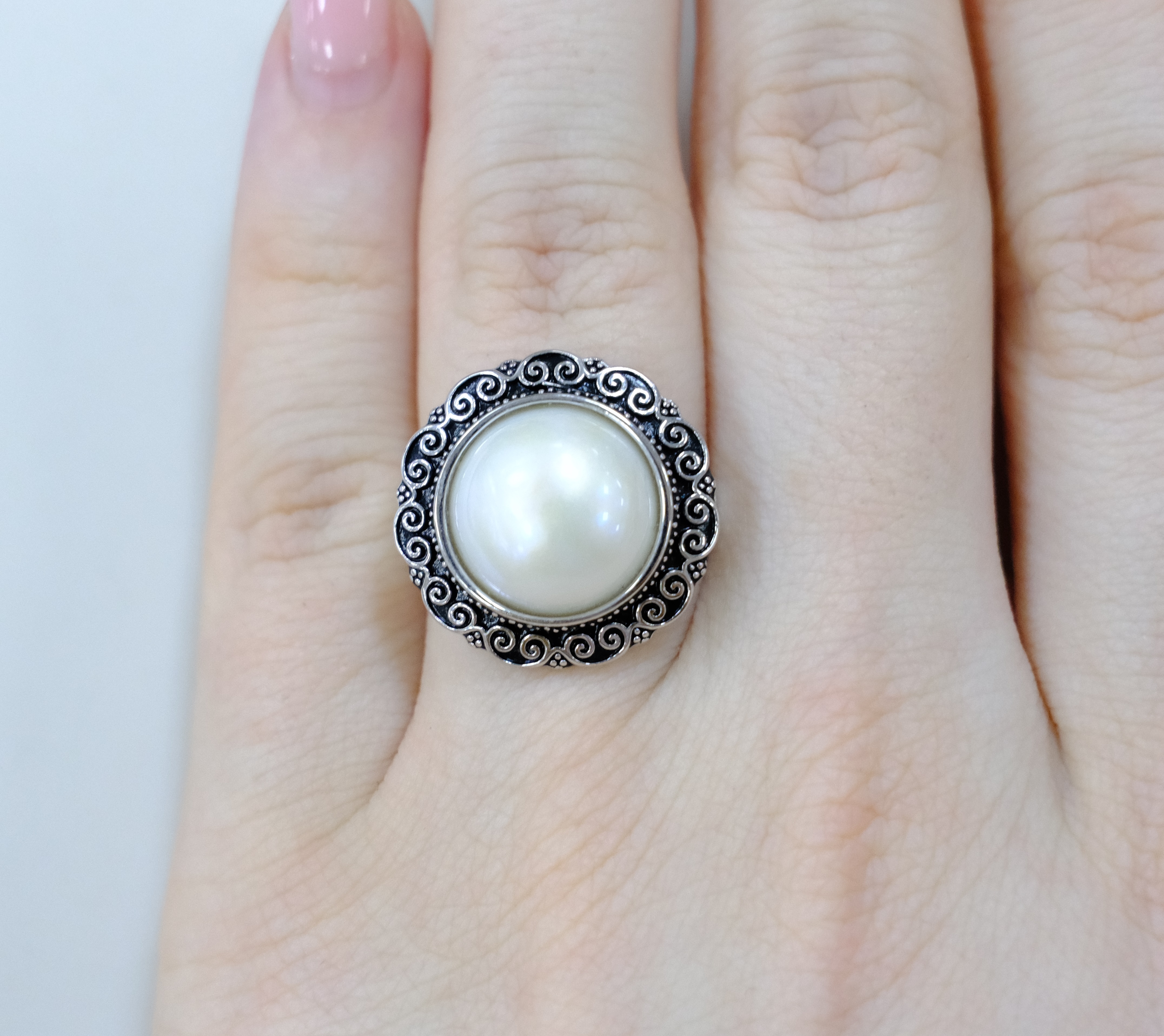 Серебряное кольцо с жемчугом Мабе